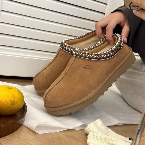 UGG Shoes - UGG Tan Platform Shoes with Cream Detail